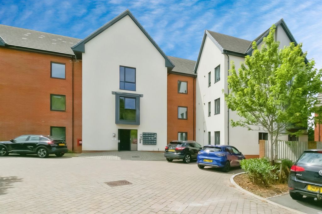 2 bed flat for saleHeol Finch, Barry CF62