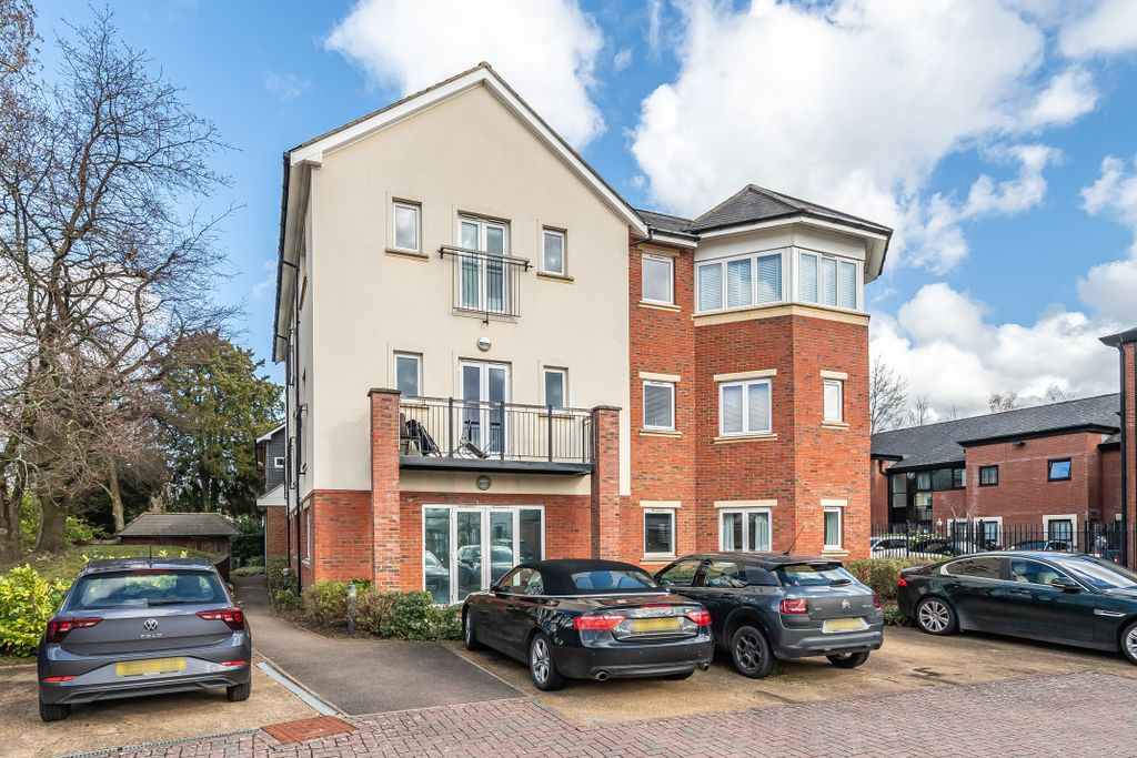 2 bed flat for saleReigate Road, Dorking RH4