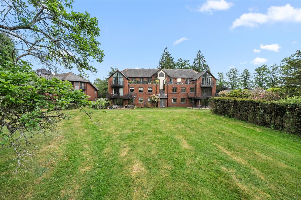 Additional image 20 of 2 bed flat for saleWoburn Park, Woburn Hill, Addlestone KT15