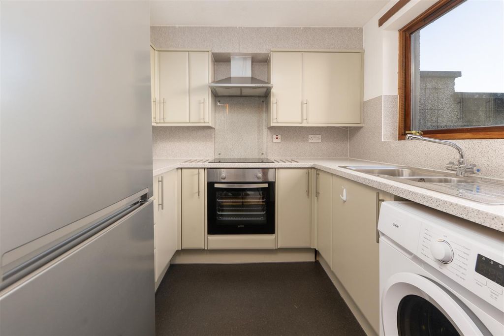 Additional image 6 of 2 bed flat for sale2 Connel Court, Ardconnel Street, Inverness IV2