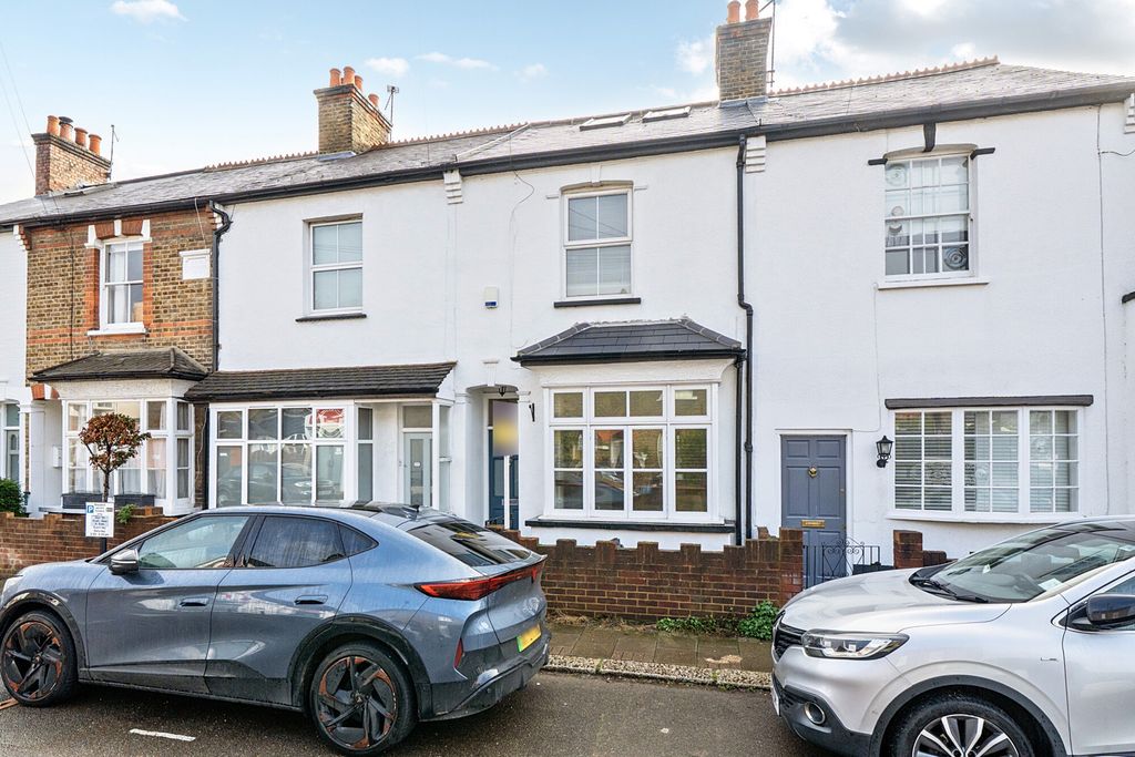 3 bed detached house for saleBraemar Road, Brentford TW8