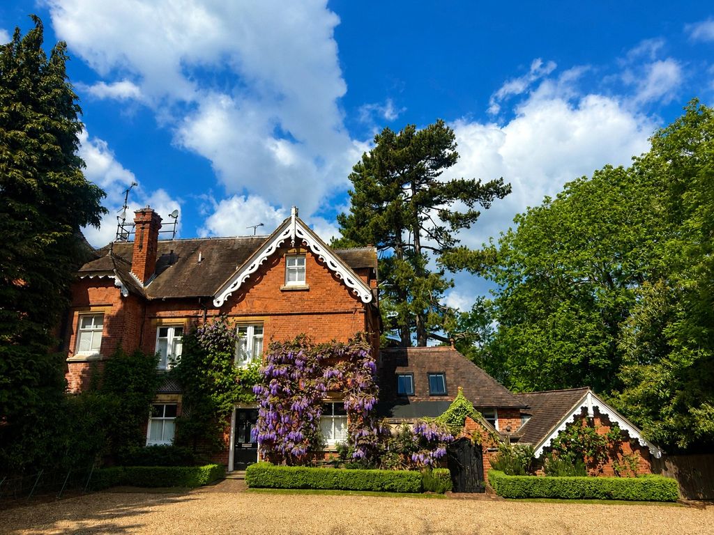 5 bed semi-detached house for saleHawks Hill, Bourne End, Buckinghamshire SL8