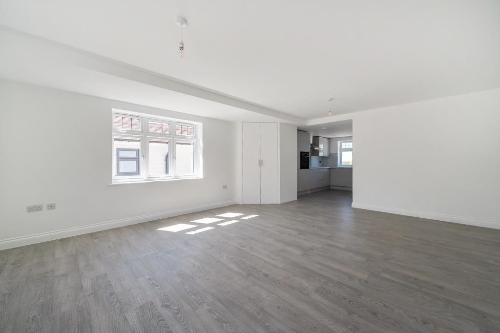 2 bed flat for saleFlat 2 The Squirrels, Squirrel Lane SL4 photo 4