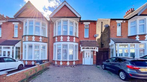 Cambridge Road, Seven Kings IG3