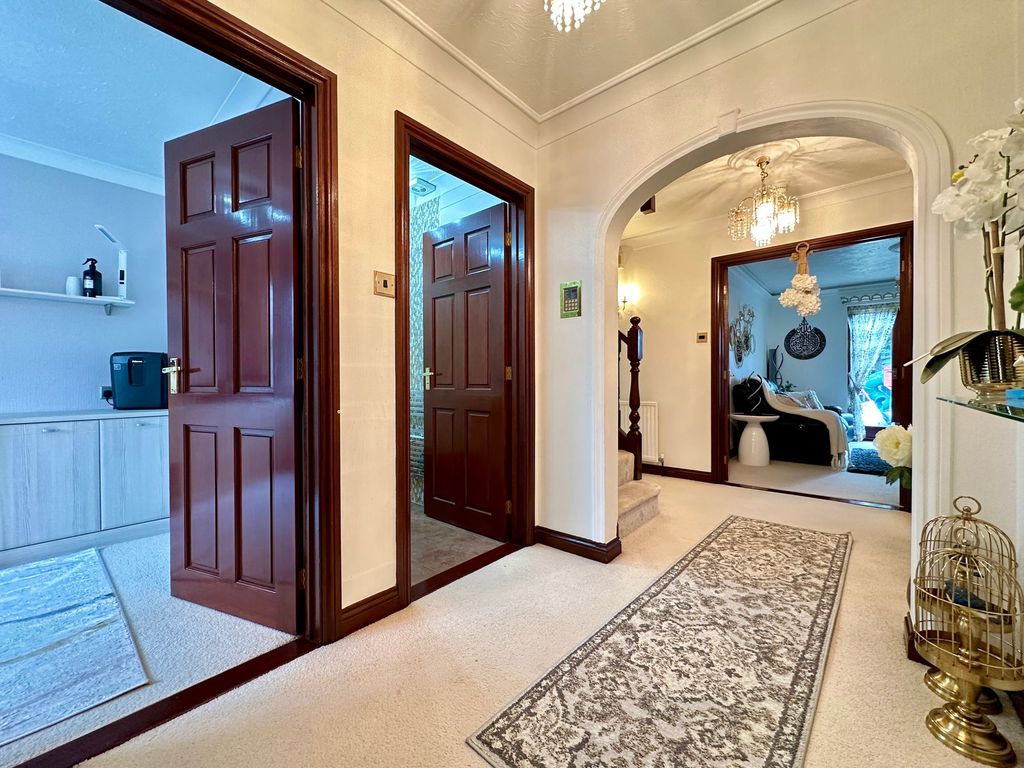 Additional image 12 of 5 bed detached house for saleNoak Hill Road, Billericay CM12