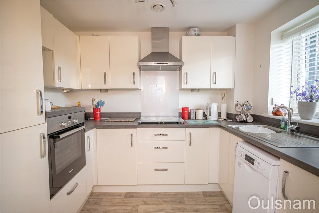 2 bed flat for saleRecreation Road, Bromsgrove, Worcestershire B61 photo 3