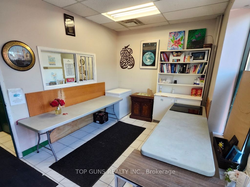 Additional image 4 of 2375 St Clair Avenue W, Toronto, ON, M6N 1K9