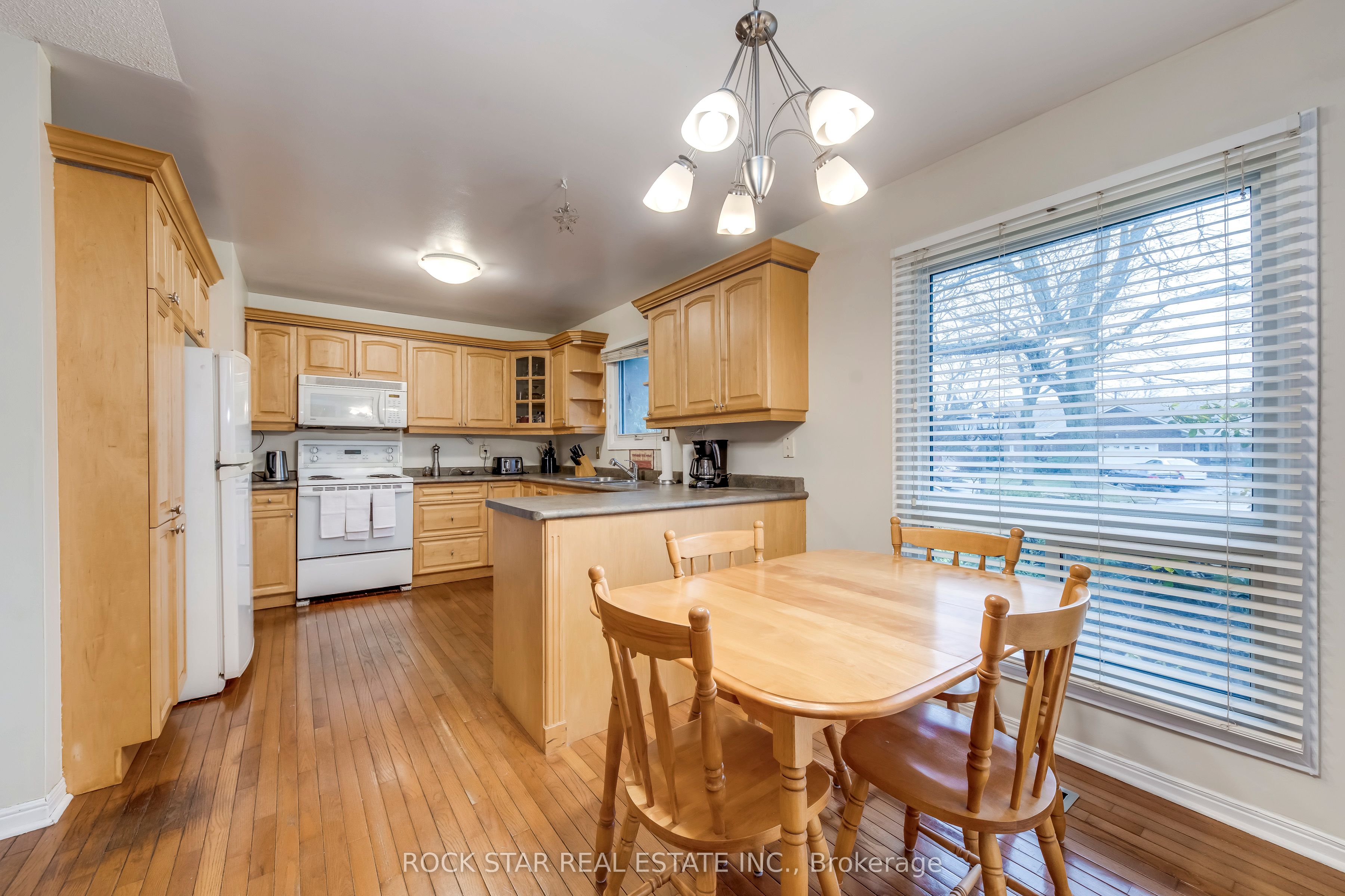 Additional image 4 of 14 Cairnmore Court, Brampton, ON, L6Z 1T6