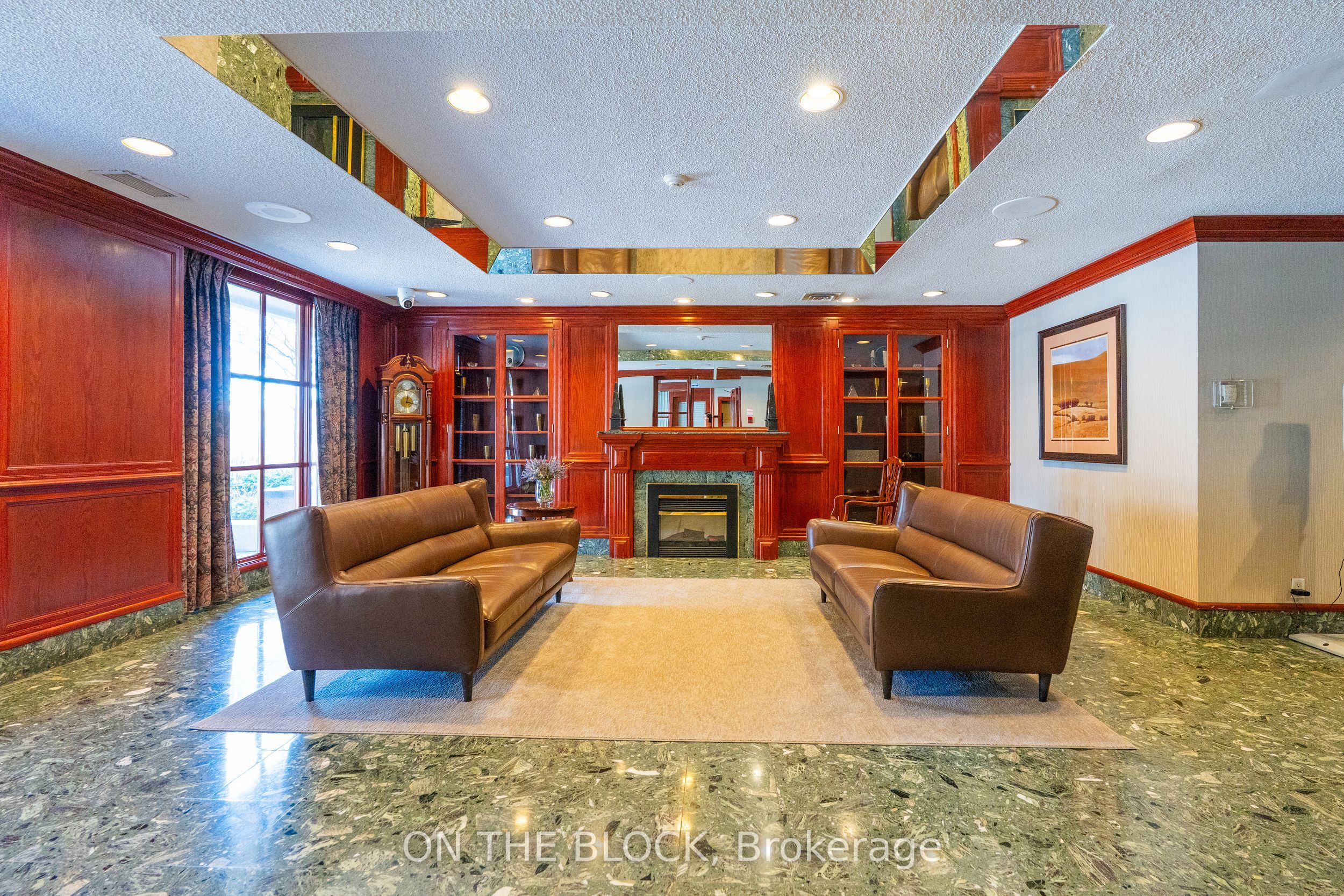 Additional image 3 of 203-880 Dundas Street W, Mississauga, ON, L5C 4H3