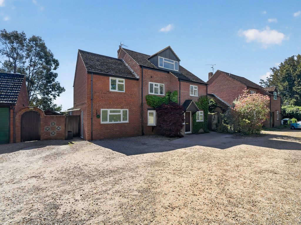 6 bed detached house for saleMoreton Road Buckingham, Buckinghamshire MK18