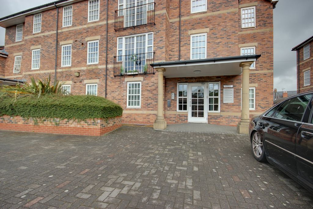2 bed flat for saleMill View Place, Mill View Road, Beverley HU17