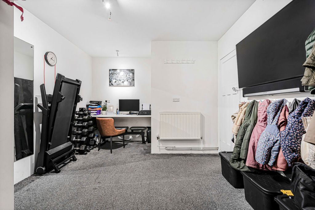 Additional image 10 of 4 bed semi-detached house for saleWhitedown Lane, Alton, Hampshire GU34