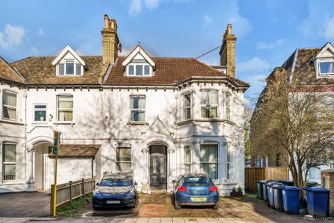 Sunningfields Road, London NW4