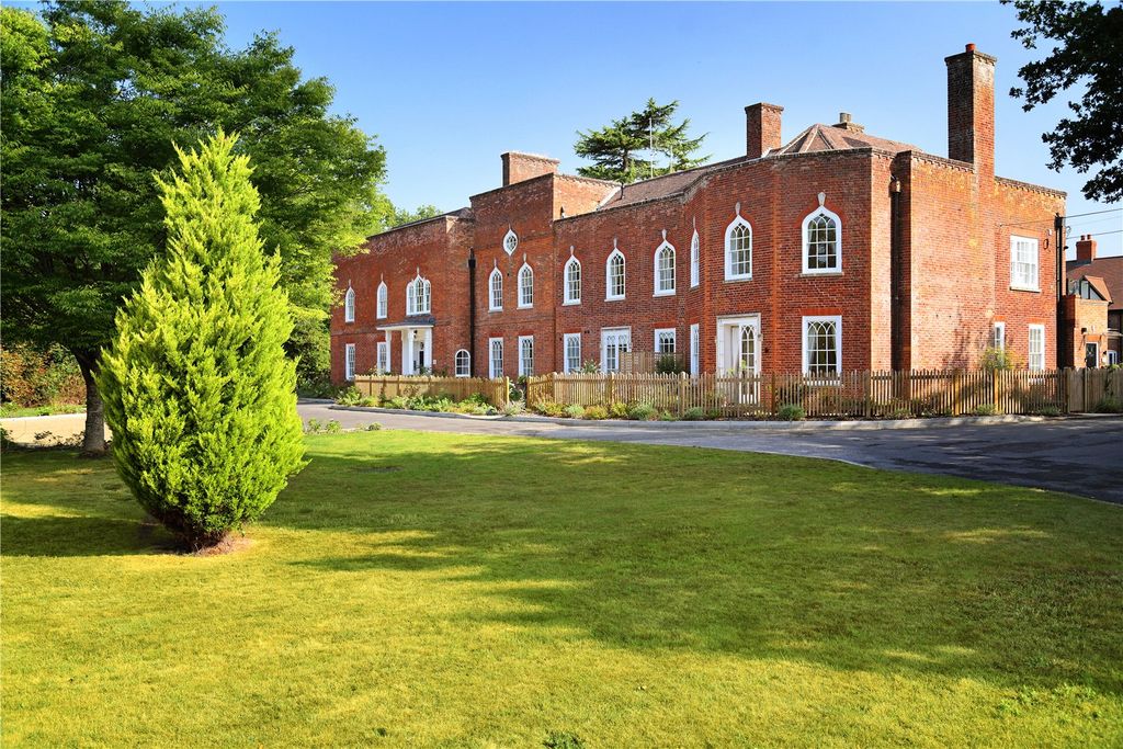 2 bed flat for saleBinfield House, Hall Garden, Binfield, Berkshire RG42
