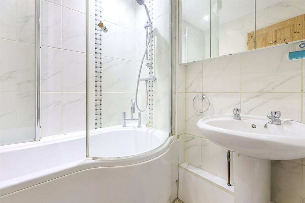 Additional image 11 of 3 bed end terrace house for saleBarleymow Court, Betchworth, Surrey RH3