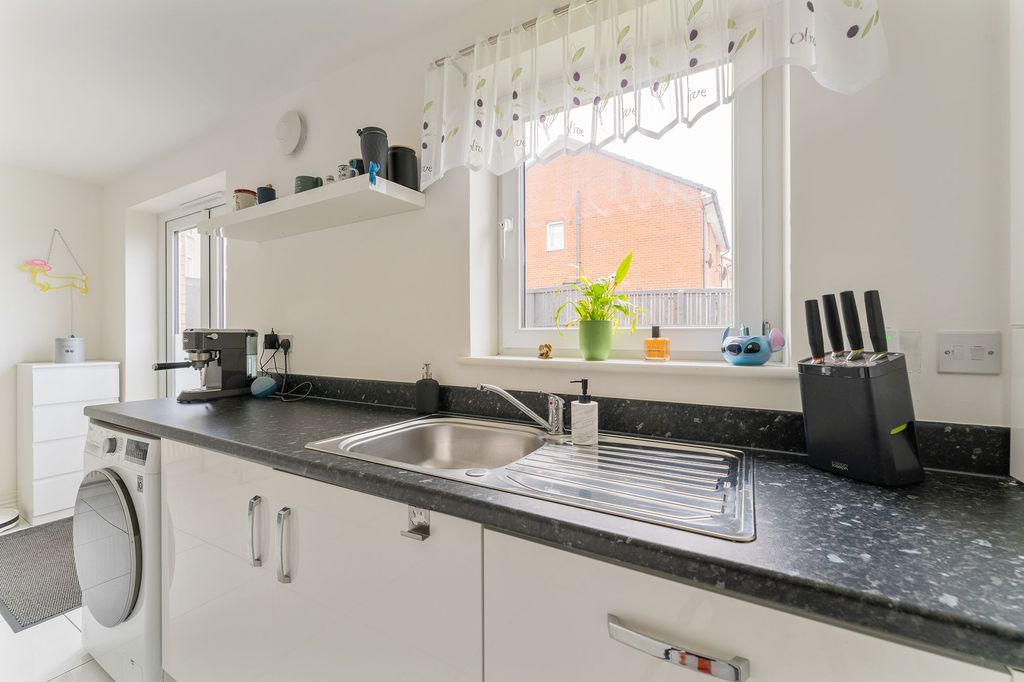 Additional image 10 of 4 bed town house for saleGisborne Drive, Airdrie ML6