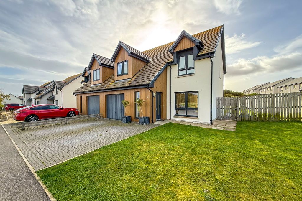 3 bed semi-detached house for sale21 Allan Gardens, Dornoch, Sutherland IV25