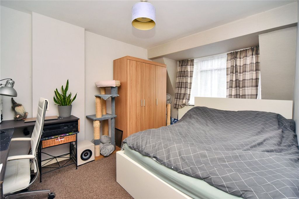 Additional image 6 of 2 bed maisonette for saleCheyne Court, Park Road, Banstead, Surrey SM7
