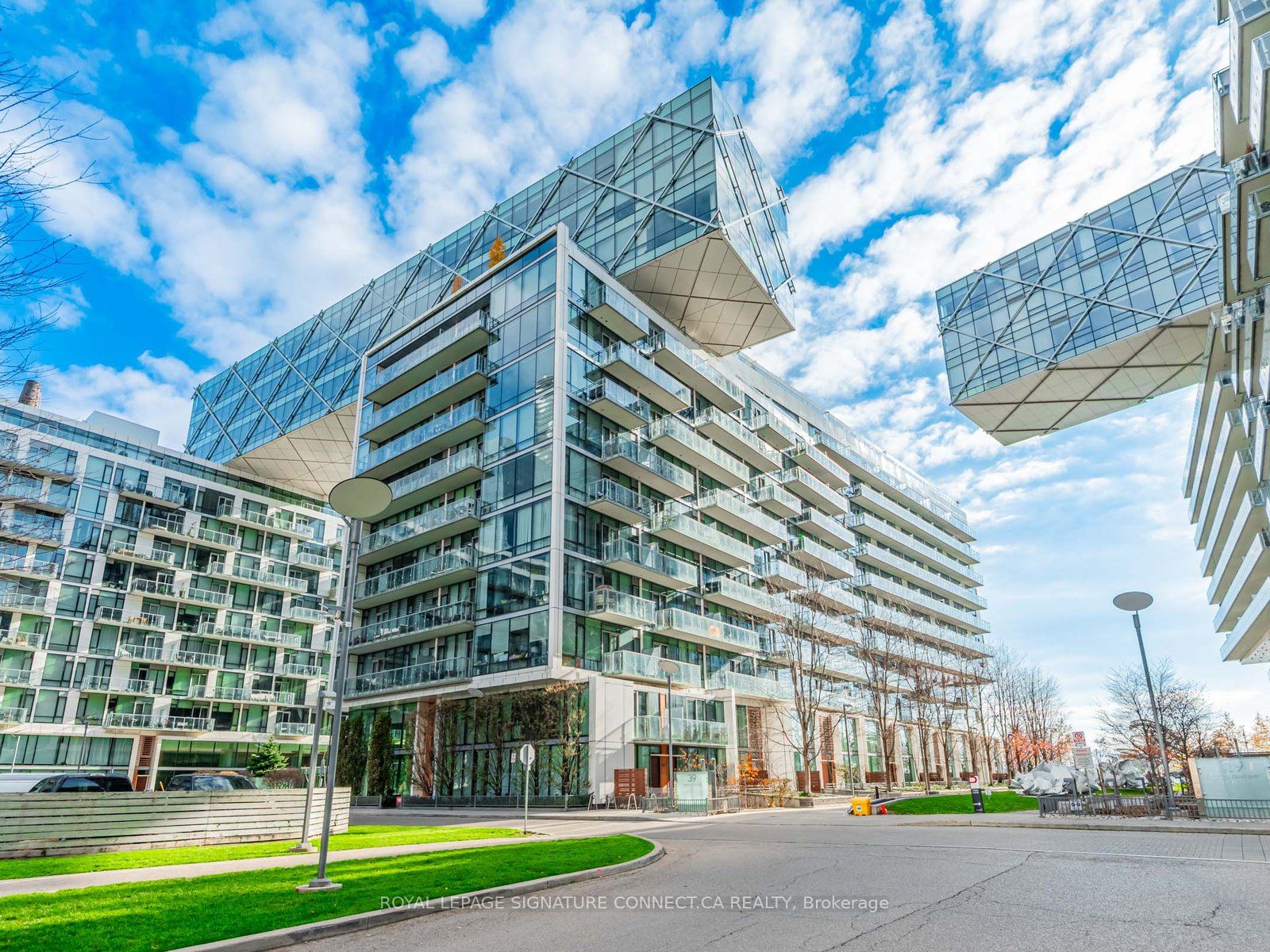 Additional image 2 of TH132-39 Queens Quay E, Toronto, ON, M5E 0A5