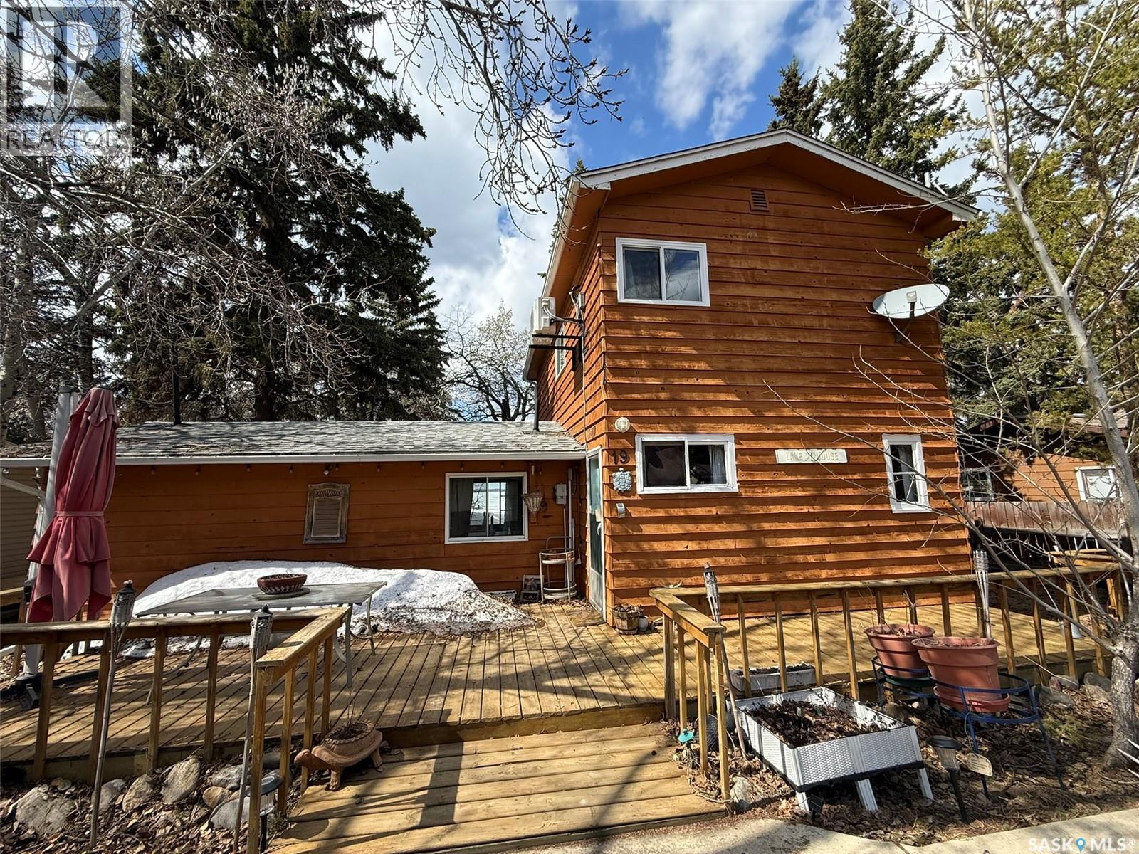 19 Mathews CRESCENT