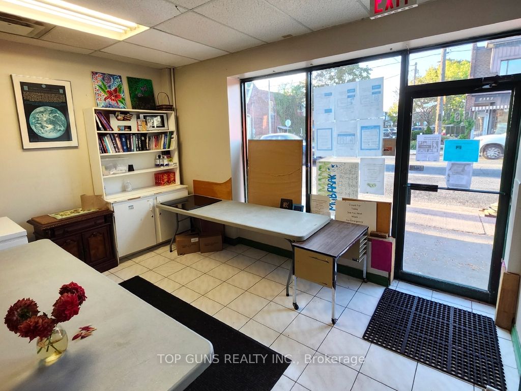 Additional image 3 of 2375 St Clair Avenue W, Toronto, ON, M6N 1K9