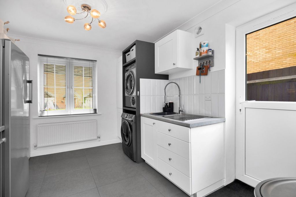 Additional image 11 of 5 bed detached house for saleConnaught Way, Alton GU34