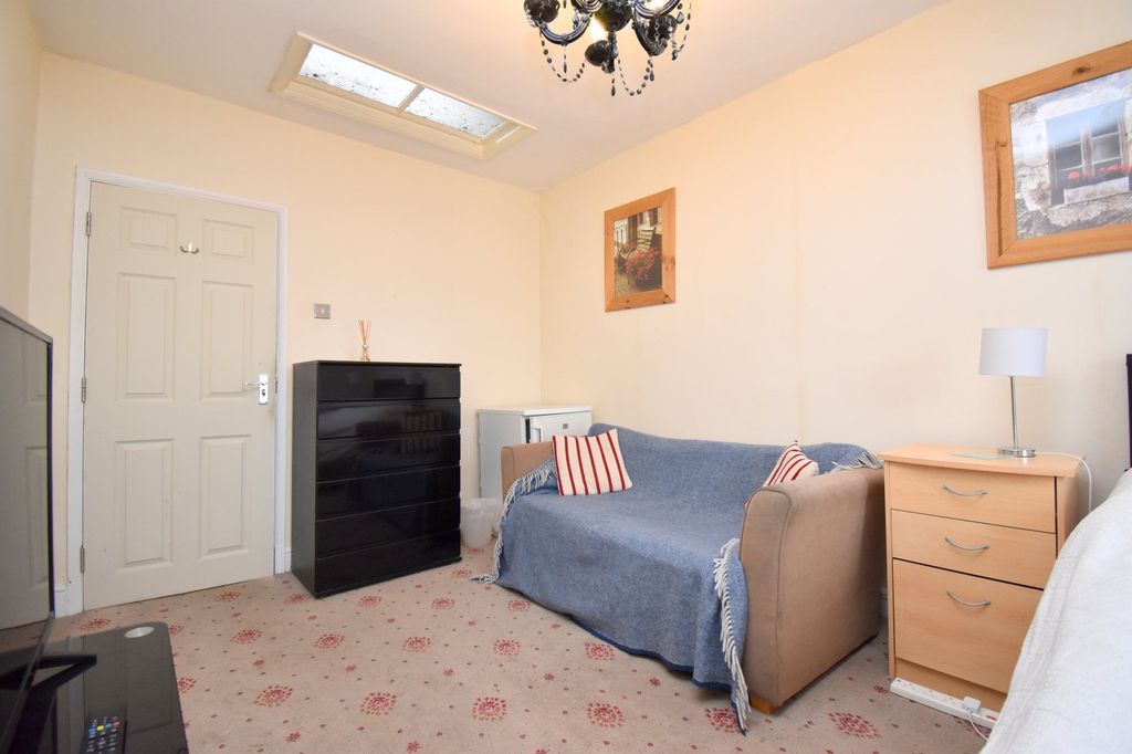 Additional image 9 of 4 bed flat for saleMarket Square, Biggleswade SG18