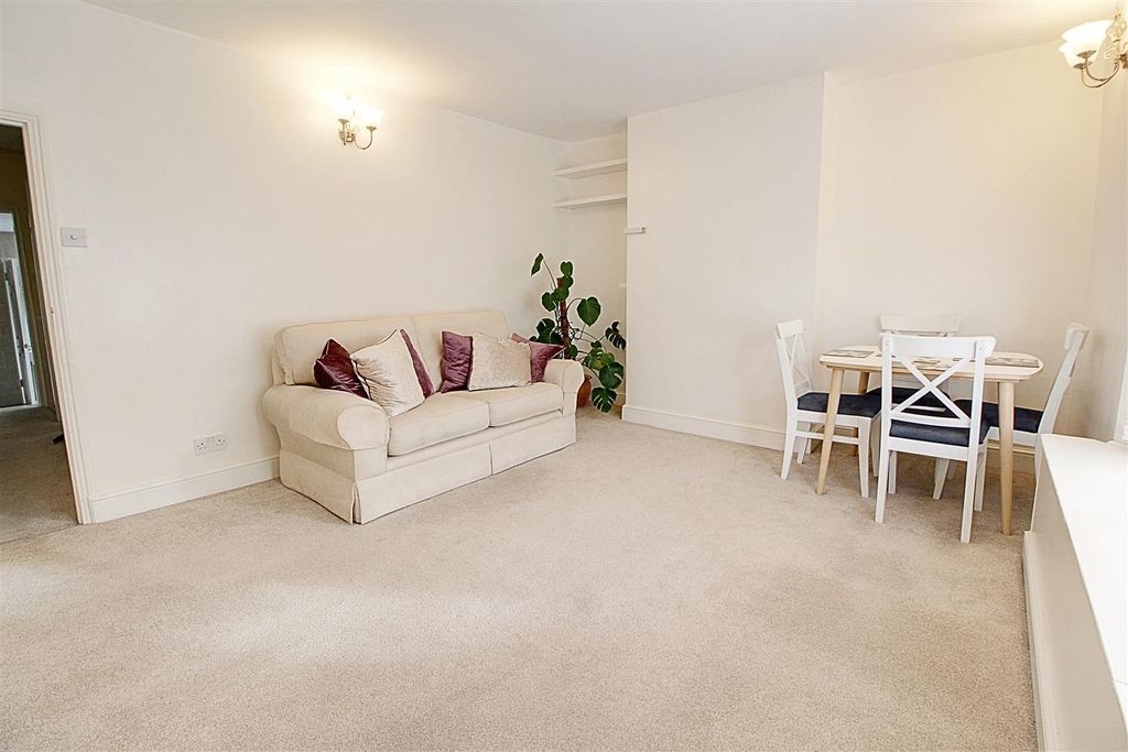 Additional image 16 of 1 bed flat for saleHigh Street, Berkhamsted HP4