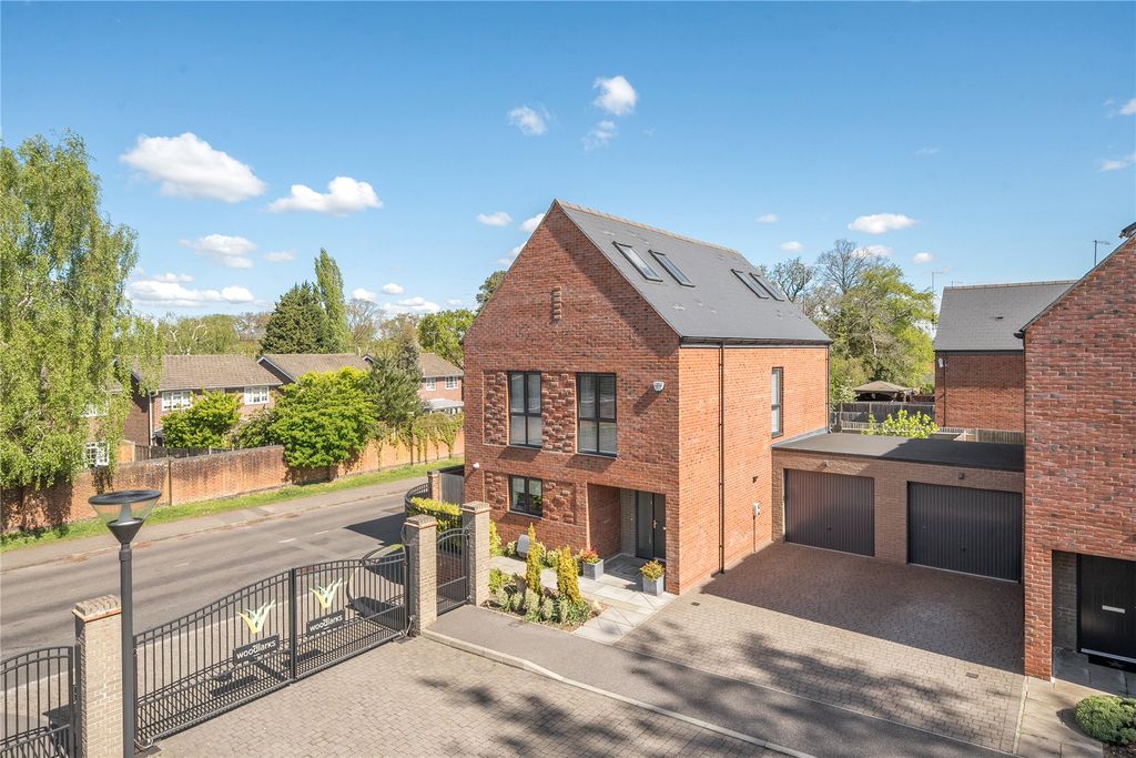 5 bed detached house for saleBagshot, Surrey GU19