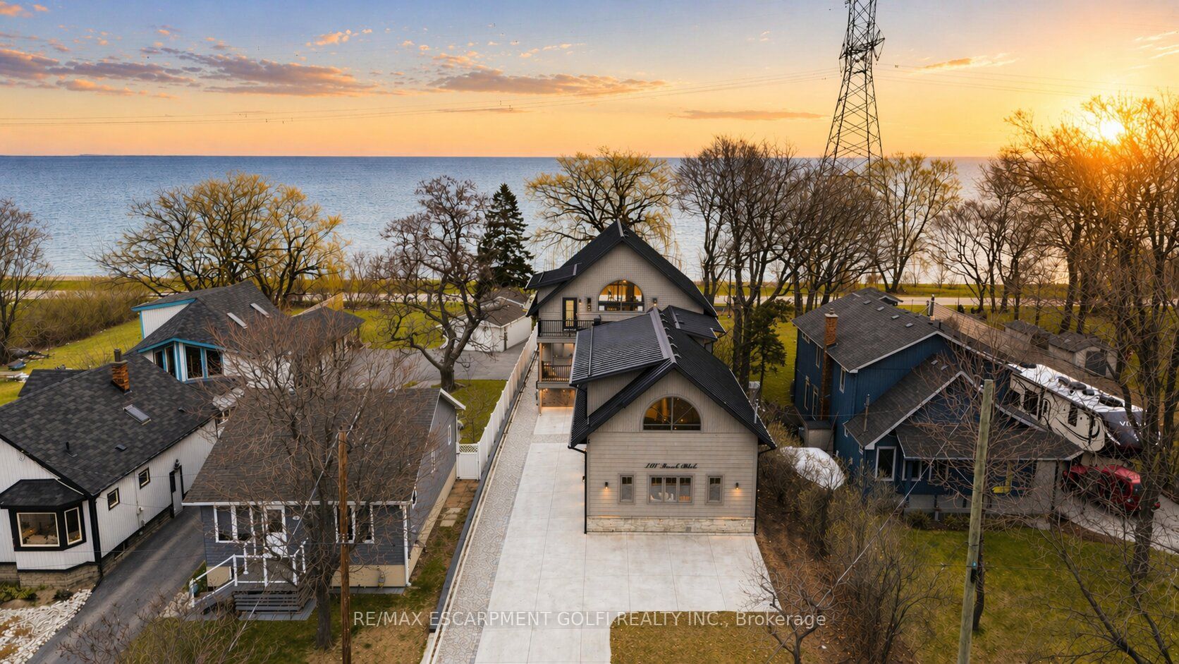 207 Beach Boulevard, Hamilton, ON, L8H 6V8 photo 3