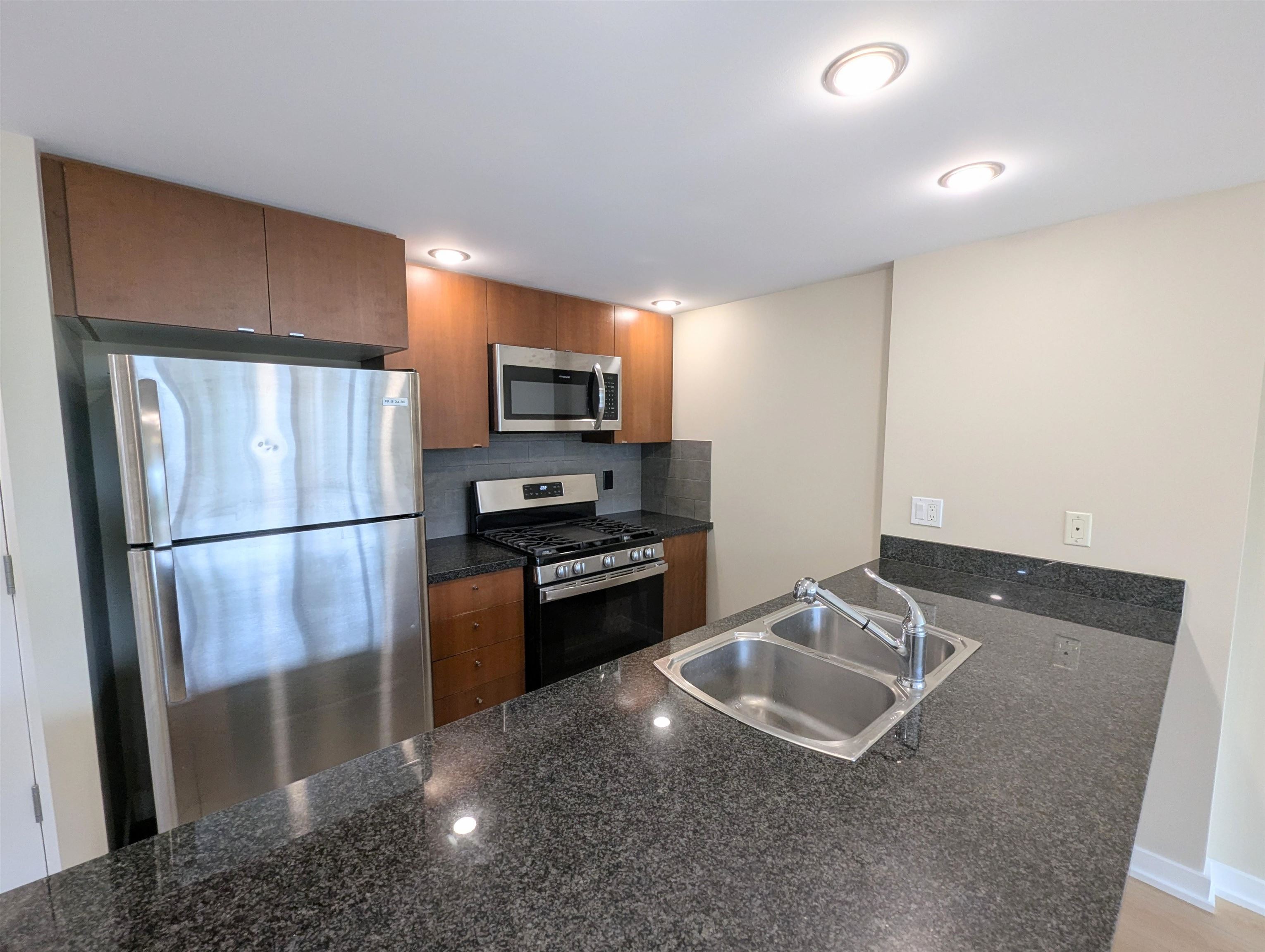 Additional image 3 of 306-9188 Hemlock Drive, Richmond, BC, V6Y 4J7