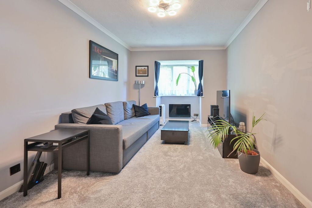 1 bed flat for saleThe Hideaway, Watford, Abbots Langley WD5 photo 3