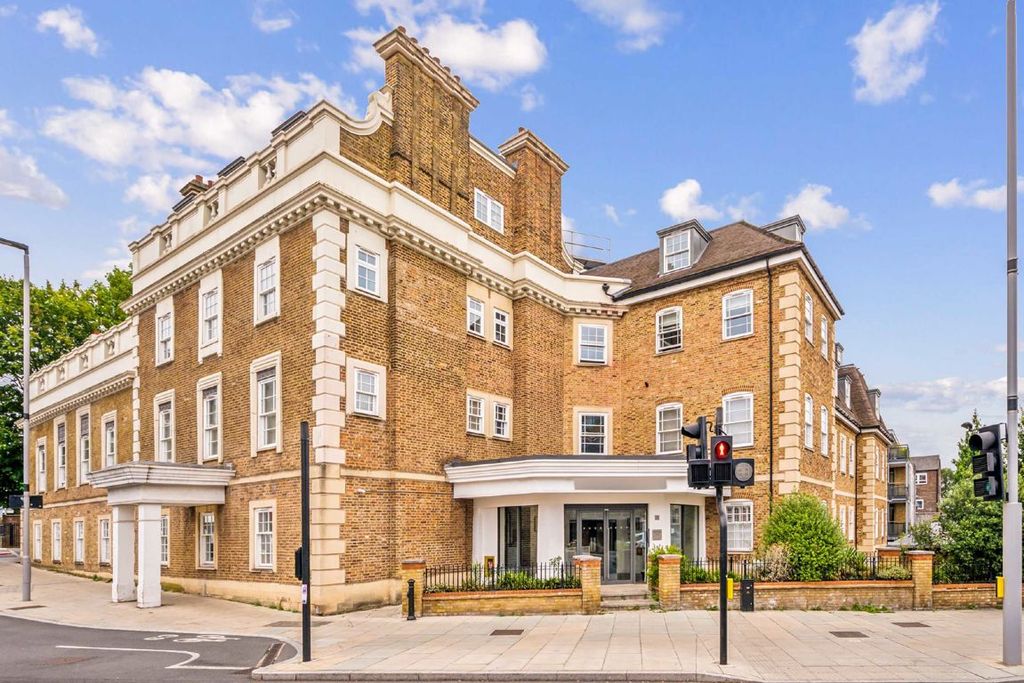 3 bed flat for saleKew Bridge Road, Brentford TW8