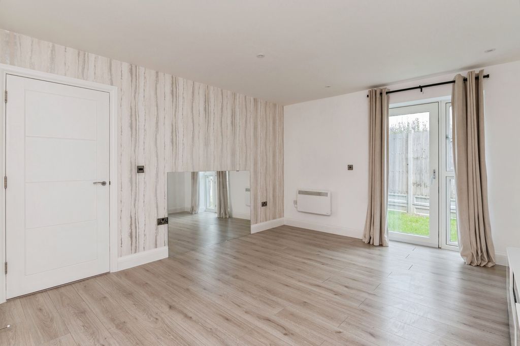 Additional image 6 of 2 bed flat for saleBelvedere Close, Billericay, Essex CM11