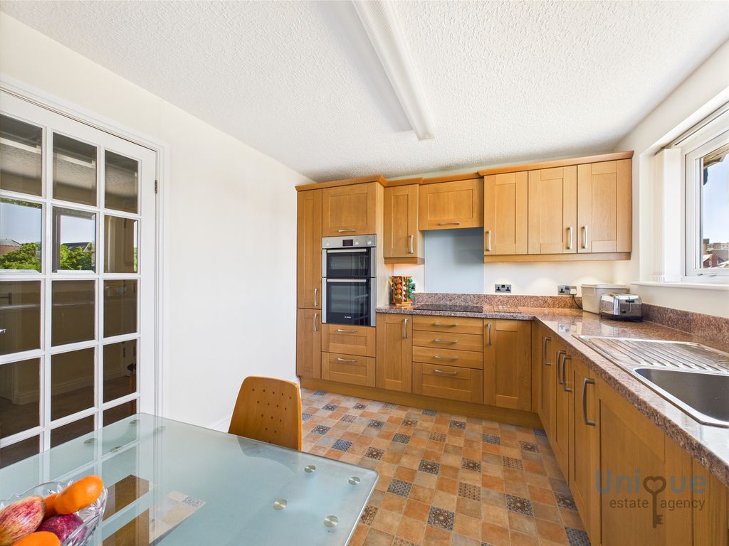 Additional image 4 of 2 bed flat for saleDawlish Lodge, 421 Clifton Drive North, Lytham St. Annes FY8
