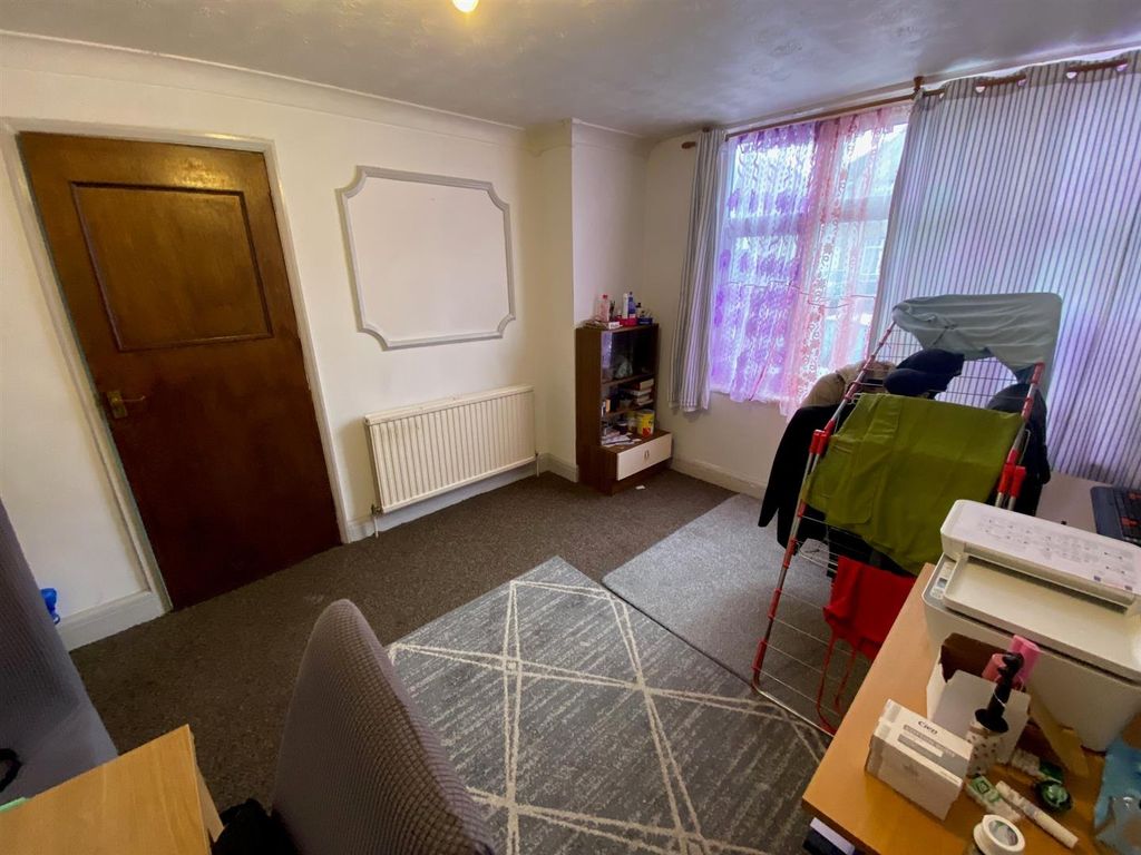 Additional image 2 of 1 bed flat for saleFirst Avenue, Dagenham RM10