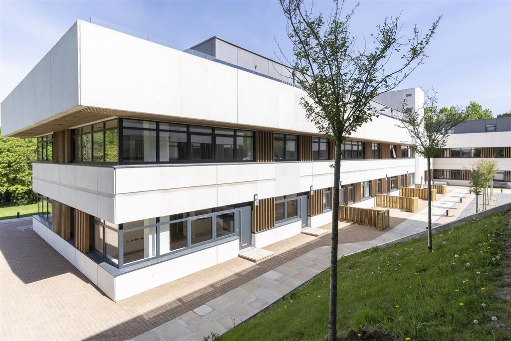 1 bed flat for saleHopewood Park, Deepdene Avenue, Dorking RH5