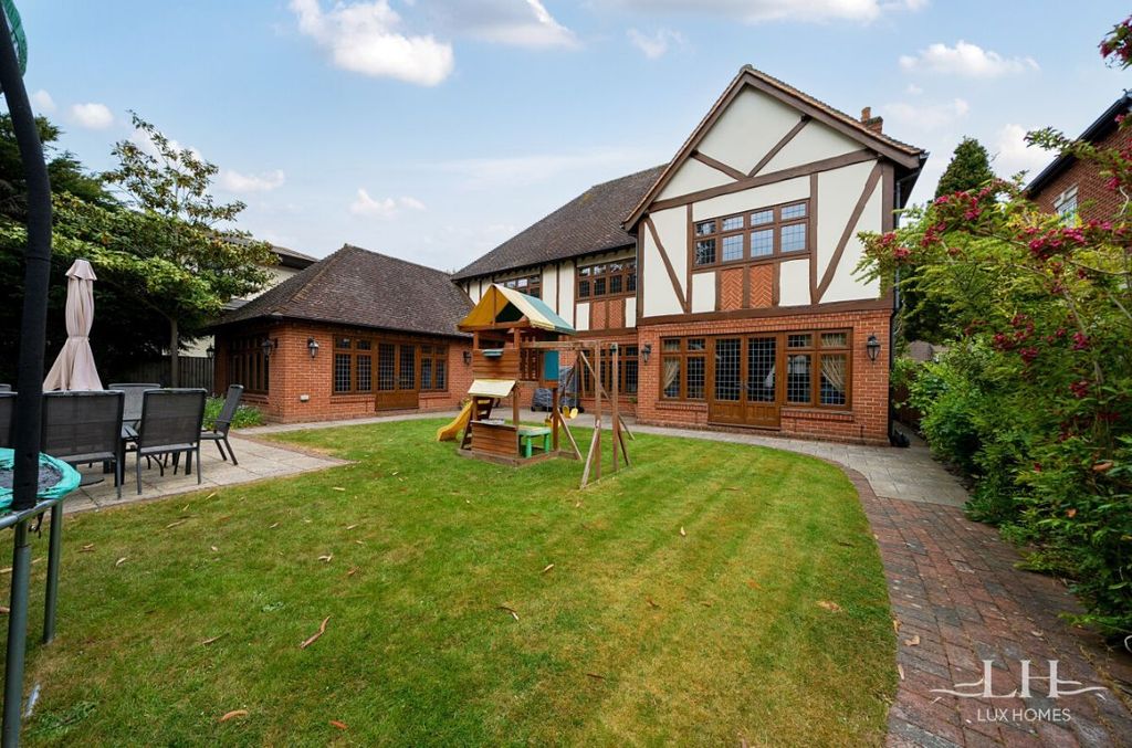 Additional image 11 of 6 bed detached house for saleParkstone Avenue, Emerson Park RM11