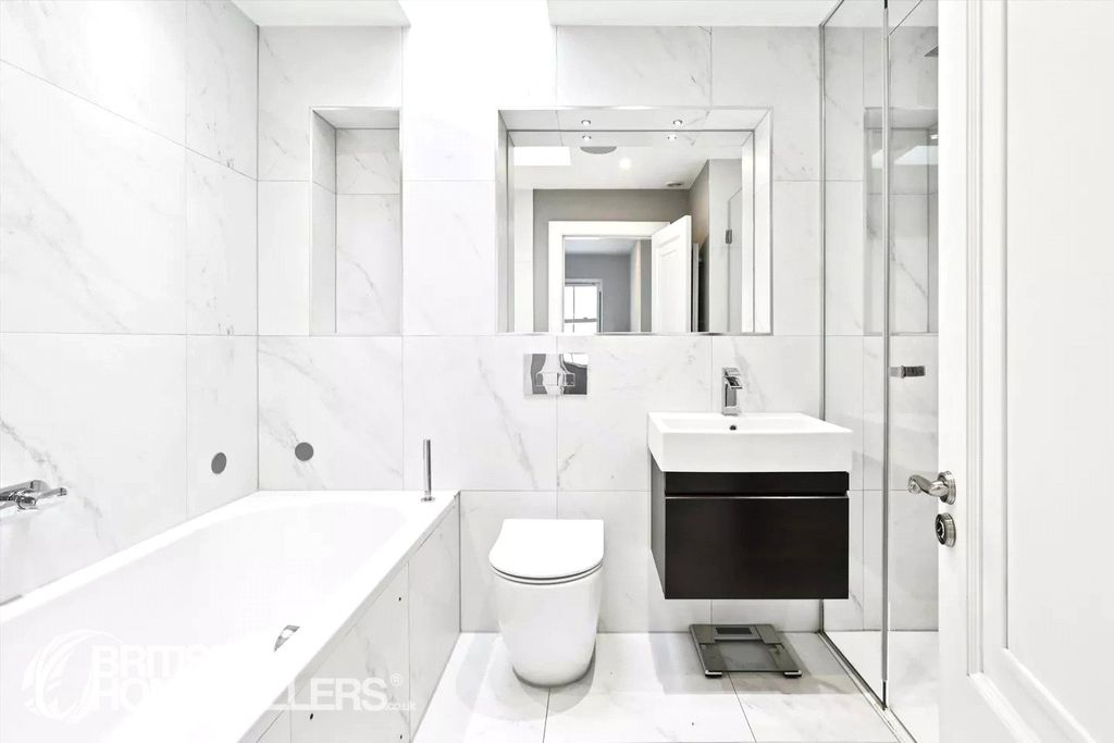 Additional image 11 of 4 bed semi-detached house for saleWarrens End, Addlestone, Surrey KT15