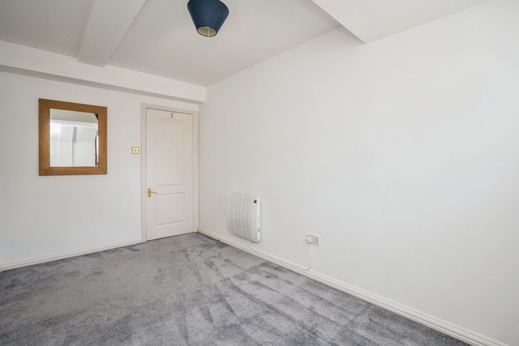 Additional image 13 of 2 bed flat for salePelham Terrace, Emsworth, Hampshire PO10