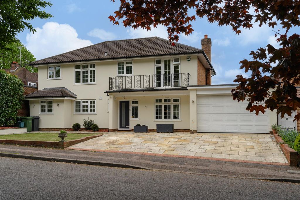 4 bed detached house for saleThe Priors, Ashtead KT21
