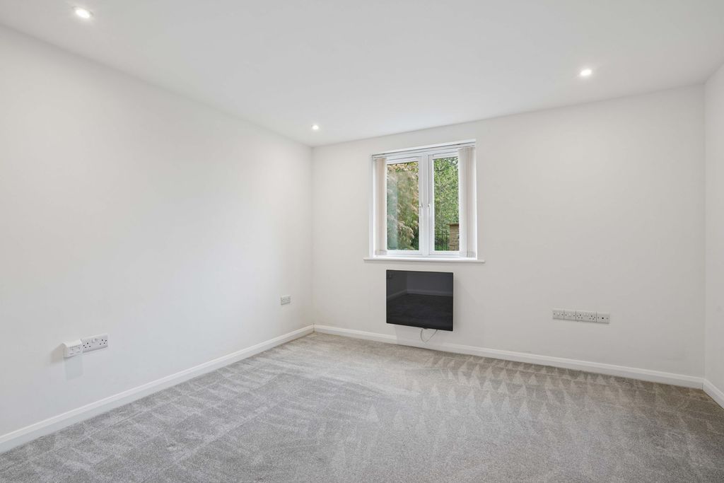 Additional image 4 of 2 bed flat for saleFarmhouse Meadow, Shirley Heights OX28