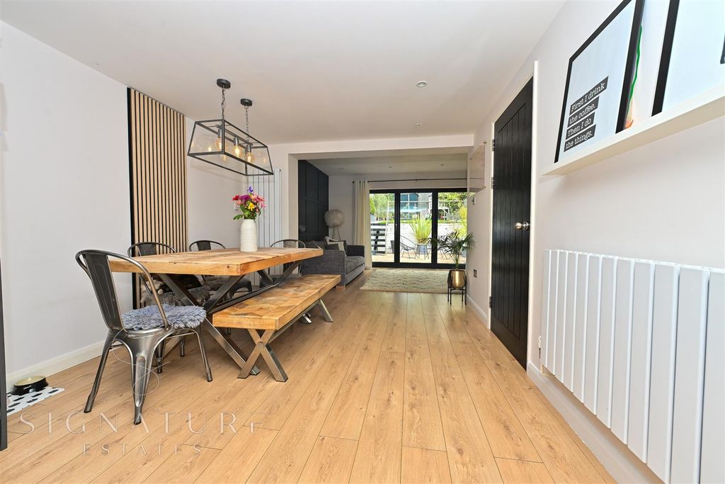Additional image 3 of 4 bed town house for saleSt. Lawrence Close, Abbots Langley WD5