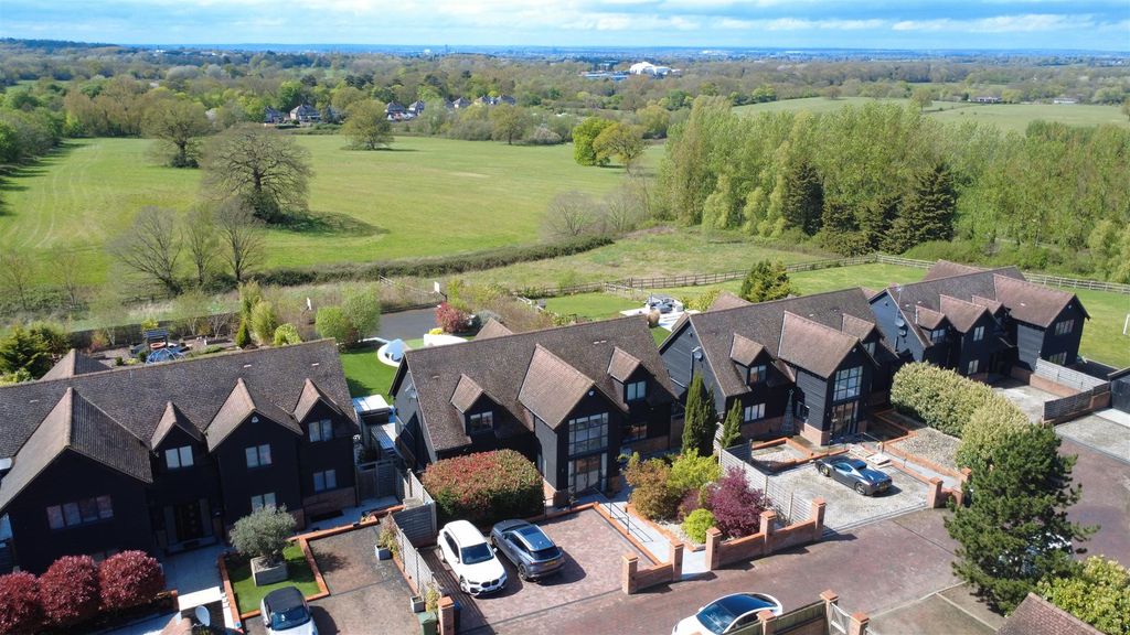 5 bed detached house for saleAllum Lane, Elstree, Borehamwood WD6
