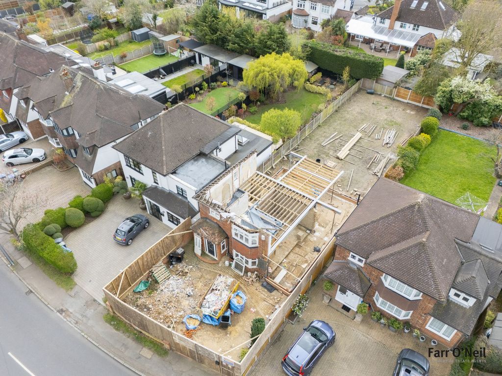 4 bed detached house for saleFarm Way, Buckhurst Hill IG9