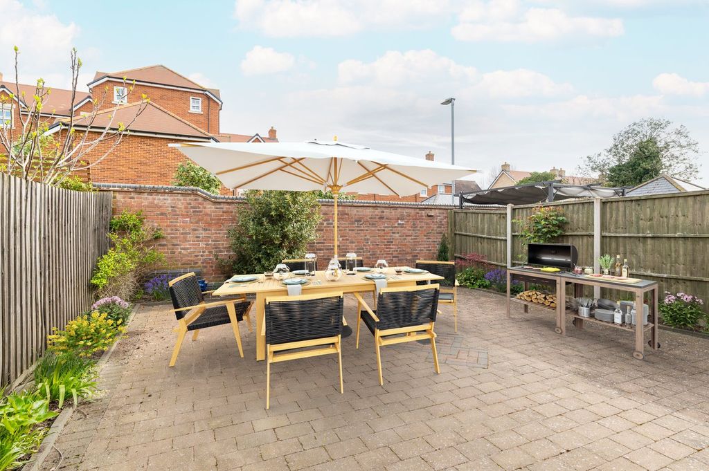 Additional image 4 of 6 bed town house for saleLansdowne Road, Bedford MK40