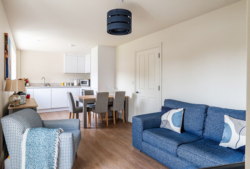 2 bed flat for saleStation Road, Yate, Bristol, Gloucestershire BS37 photo 2