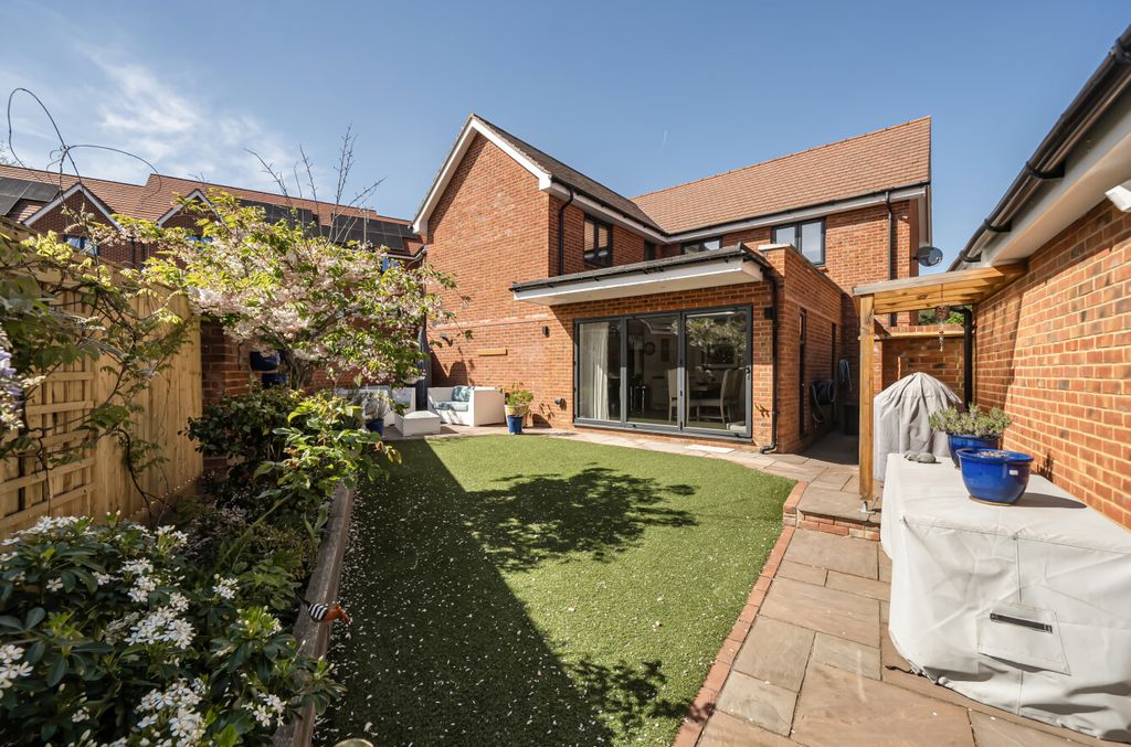 Additional image 10 of 3 bed detached house for saleQuiller Avenue, Arborfield Green, Reading, Berkshire RG2