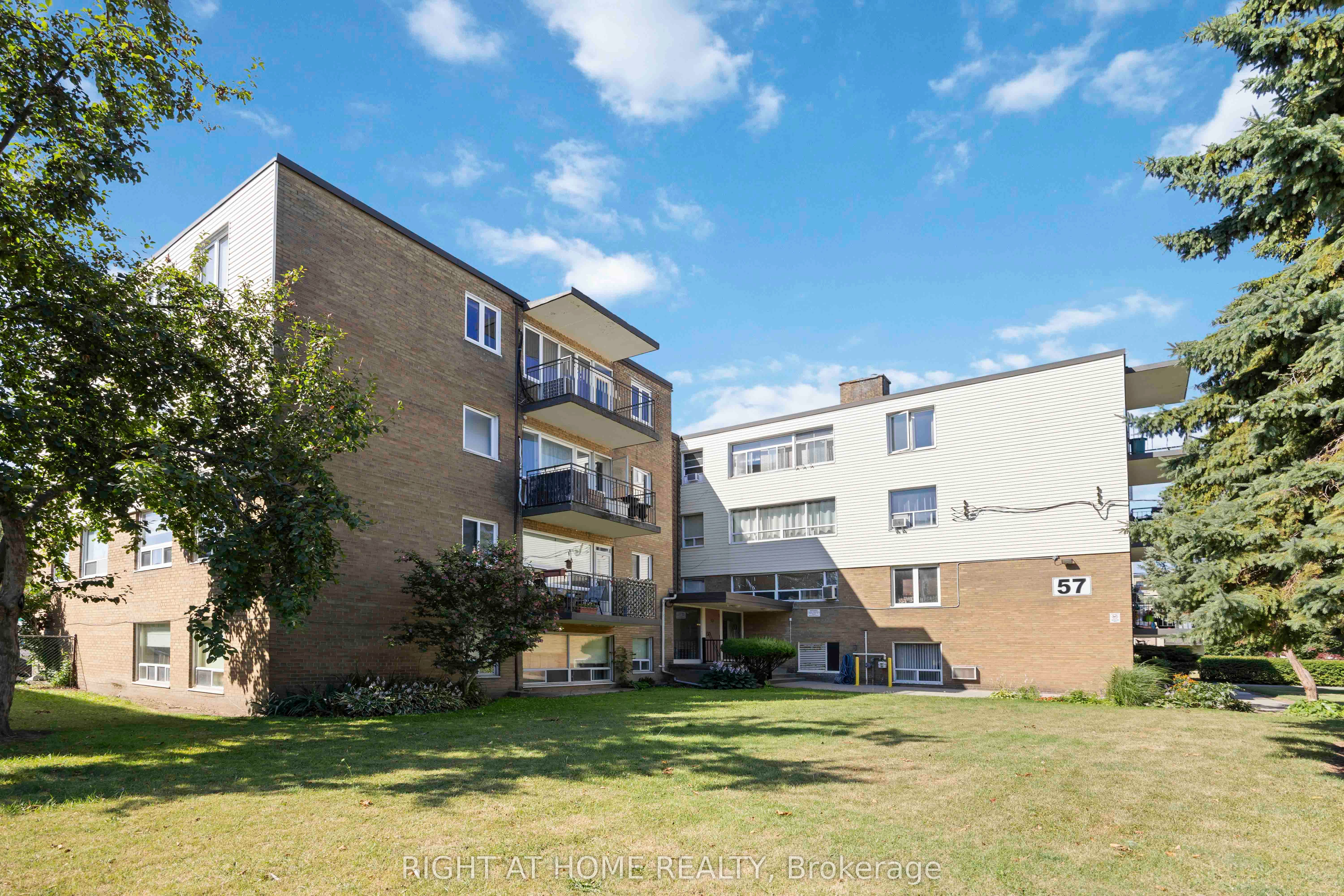 103-57 Neptune Drive, Toronto, ON, M6A 1X2