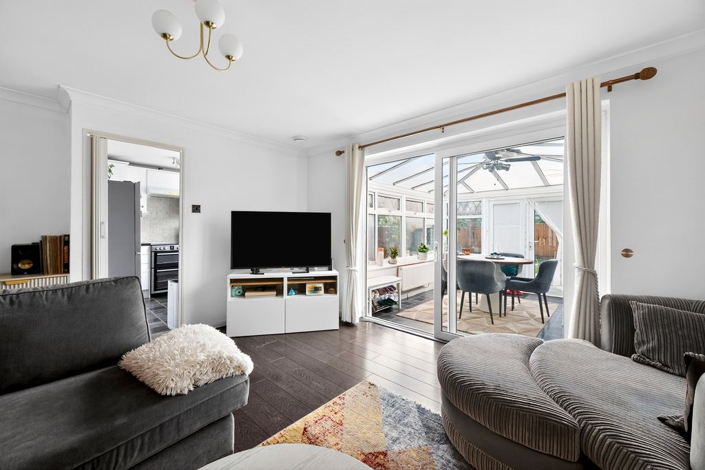 2 bed maisonette for saleStation Way, Buckhurst Hill IG9